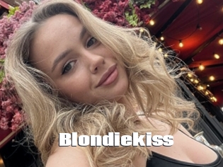 Blondiekiss