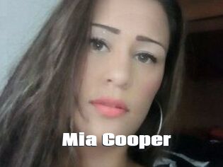 Mia_Cooper
