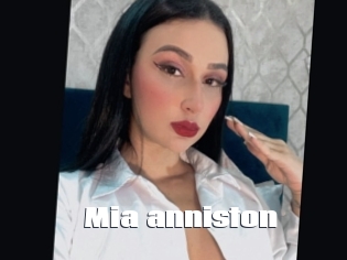 Mia_anniston
