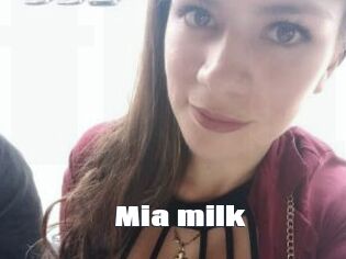 Mia_milk