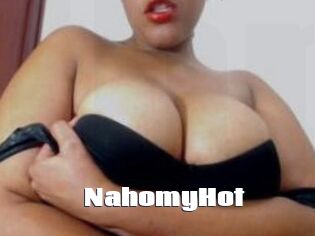 NahomyHot