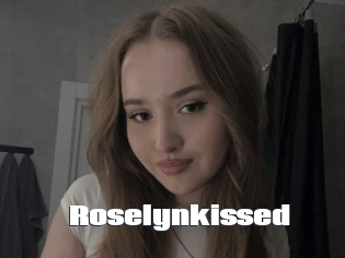 Roselynkissed